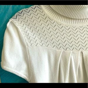Very light cream colored (off-white) short sleeve sweater turtleneck!